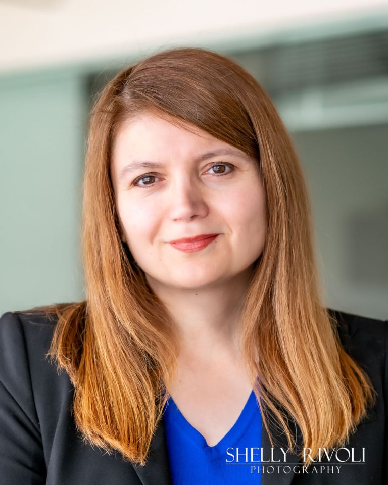 Professional business headshot of woman by Bay Area photographer Shelly Rivoli